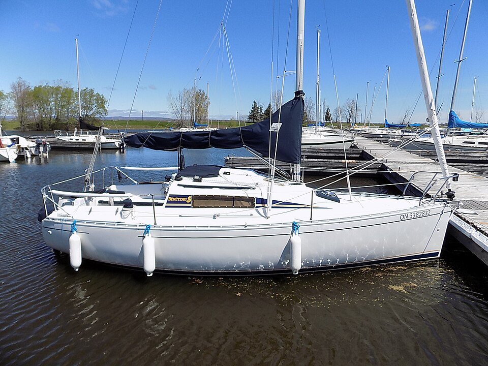 1990 Beneteau First 235